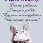 Мопс в забавной шапочке