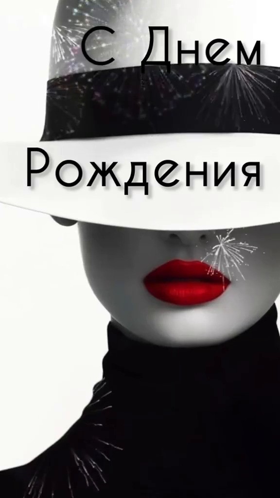 Стильная девушка в белой шляпе с яркой красной помадой